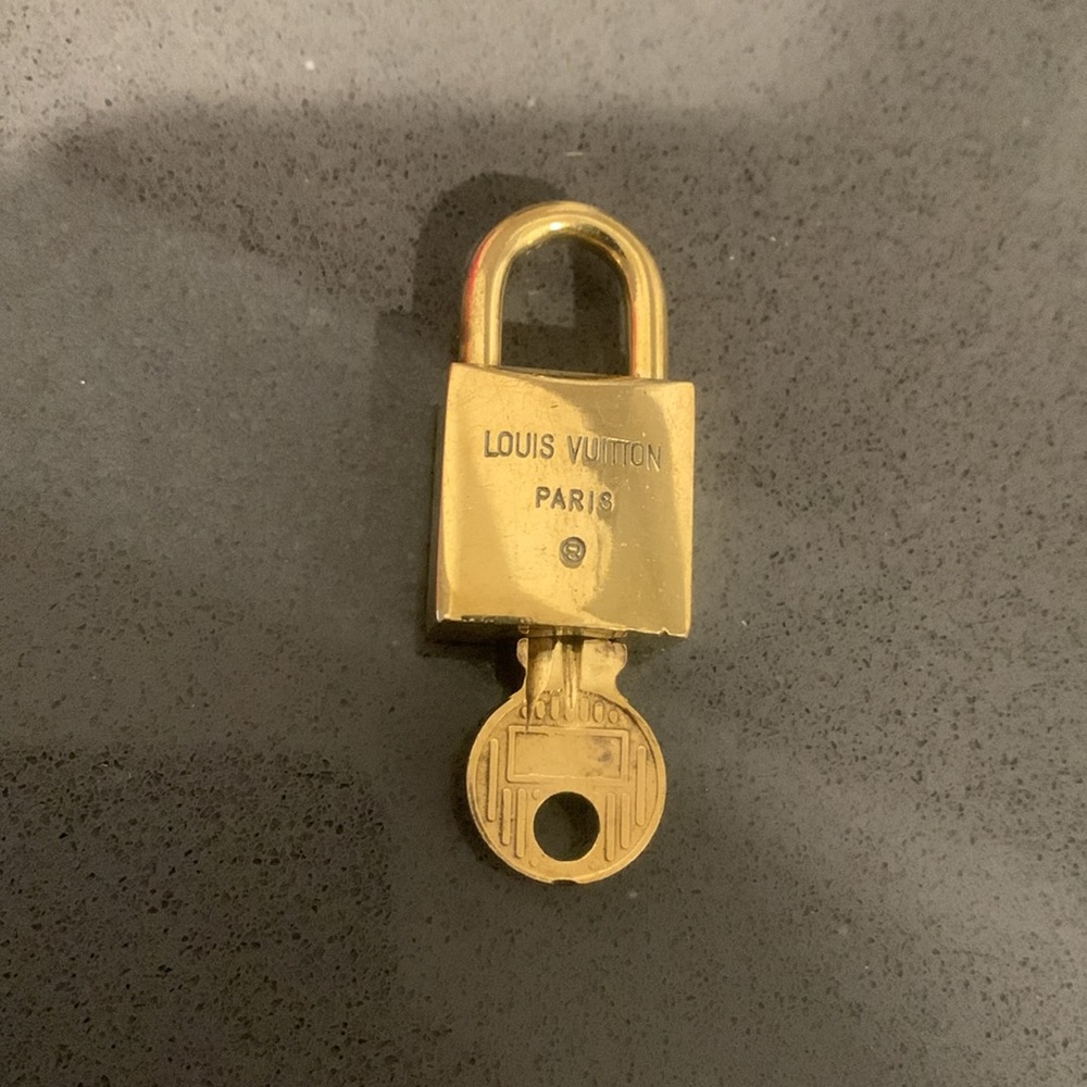 Louis Vuitton lock and key Number 201